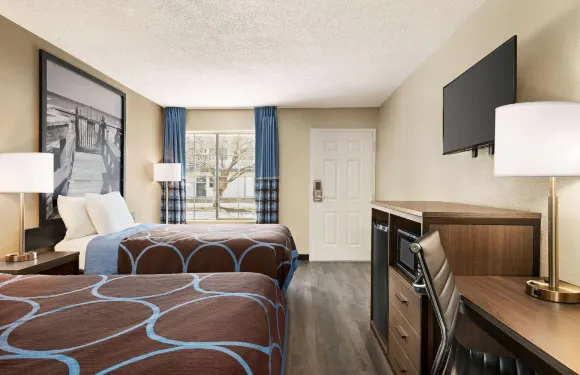 格爾夫波特速8酒店-近比洛克西