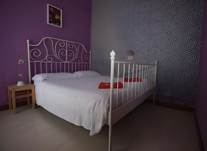 Sunflower City Student Hostel & Bar