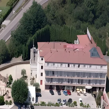 Hotel Alfonso I Отели в г. Туя