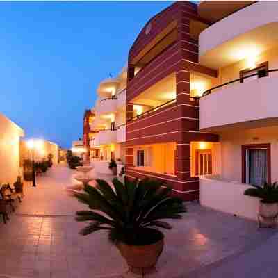 Elpis Studio Apartments Hotel Exterior