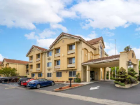 コンフォート イン フェアフィールド ナパ バレー エリア フェアフィールドのホテル