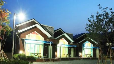 Gapyeong Jathyanggi Blue Village Pension Отели рядом с достопримечательностью «Garden of Morning Calm»