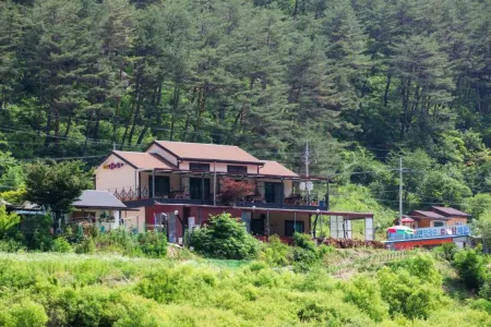 Inje Dandelion Aroma Pension Отели рядом с достопримечательностью «The 38th Parallel»