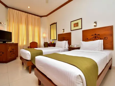 Hotel Nani Отели рядом с достопримечательностью «SAMBRANIKODI ISLAND TOURISM (സാംബ്രാണിക്കോടി ഐലൻഡ് ടൂറിസം)»