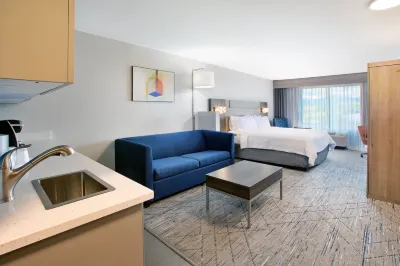 Holiday Inn Express & Suites Buffalo Hotels near Potters' Depot