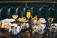 Graduate by Hilton Evanston - breakfast