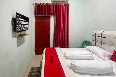 RedDoorz near Kantor Bupati Tapanuli Tengah Aek Tolang Hotel dekat Vie Cafe & Ferboden Distro