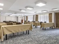 كواليتي إن آند سويتس إن آر جي بارك - المركز الطبي Hotels near إن آر جي بارك