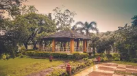 Whispering Peepul Resort Hotel a Ghorale