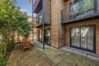 Hermitage Road Apartment by Morethanstays Apollo Studio London附近的飯店