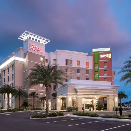 Hampton Inn & Suites Cape Canaveral Cruise Port