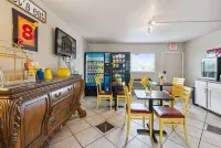 Super 8 by Wyndham Millbury/Toledo
