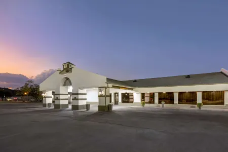 Best Western Post Oak Inn Отели в г. Бернет