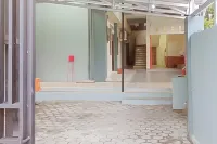 Urbanview Hotel Maharani Garut