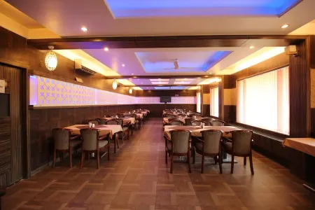 Hotel Ganpati Palace Shirdi Newly Renovated Отели рядом с достопримечательностью «Shree Saibaba Sansthan Trust, Shirdi»