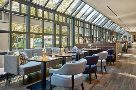 Le Méridien Frankfurt Отели рядом с достопримечательностью «Taunusturm»