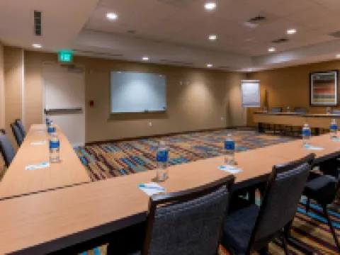 แฟร์ฟิลด์ อินน์แอนด์สวีทส์ บอสตัน มาร์ลโบโร/เอเพ็กซ์เซ็นเตอร์ โรงแรมในมาร์ลเบรอ