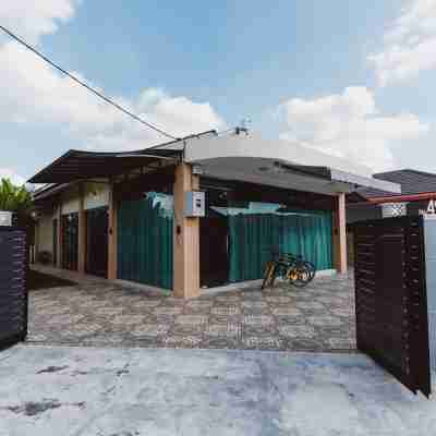 Loh Residence@Pinjistation (8pax 4br) Rooms