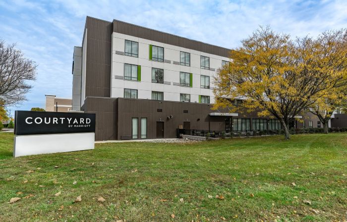 Courtyard by Marriott West Springfield