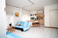 Goditi la tua vacanza nel nostro accogliente appartamento a Lignano Hotel a Lignano Pineta