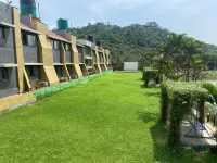 Savshanti Lake Resort Hôtels à proximité de : Lake Garden