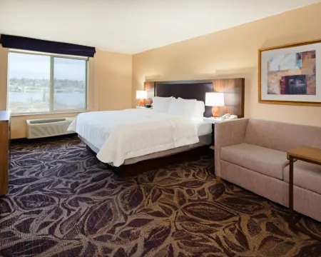 แฮมป์ตัน อินน์แอนด์สวีทส์ เบรเมอร์ตัน โรงแรมในเบรเมอร์ตัน