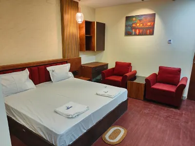 Hotel Geetha International Hotel dekat Bryant Nagar Masjid பிரியான்ட் நகர் பள்ளிவாசல்