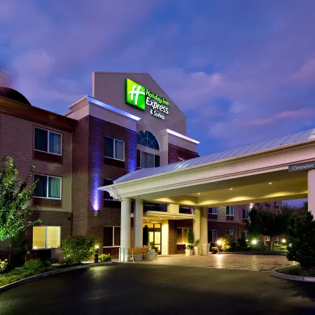 Holiday Inn Express & Suites MEDFORD-CENTRAL POINT by IHG
