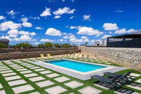 Midcentury Modern Oasis Eastside 4 Bed 3.5 Bath
