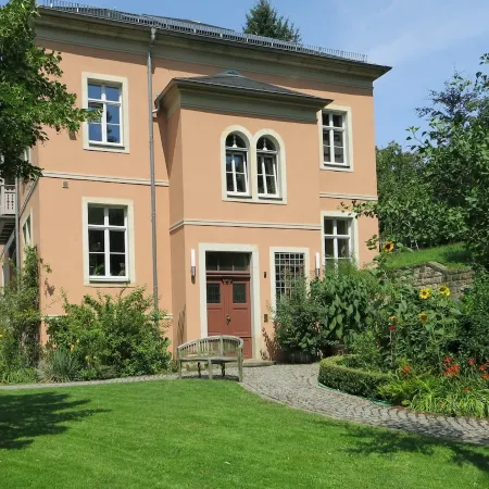 Spacious vacation apartment on the Elbe slope - directly on the Blue Wonder