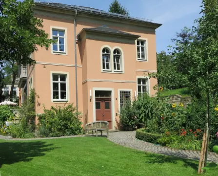 Spacious vacation apartment on the Elbe slope - directly on the Blue Wonder