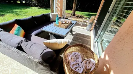 POSHPADZ Presents Coco Villa -2 Patios-Ground Floor-Walk to Jupiter Beach