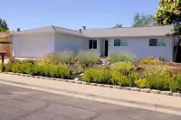 Casa Familia - 4-br modern family home w/saltwater pool & spa Hotels in Concord