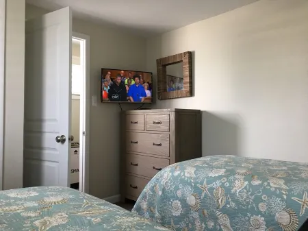 THIRD FROM THE BEACH - OCEAN & BAY VIEWS FROM THE ROOFTOP; SUNRISES & SUNSETS