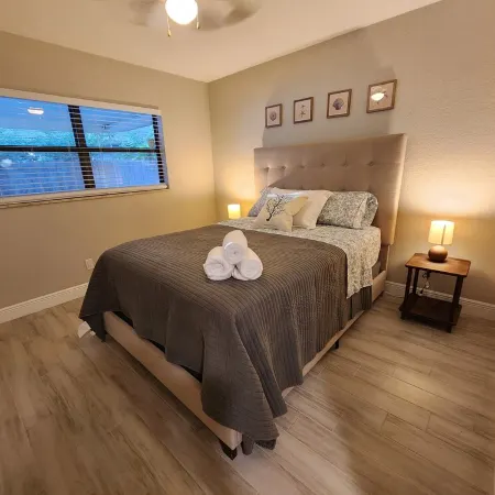Stylish! 3 bedroom duplex -minutes from the beach
