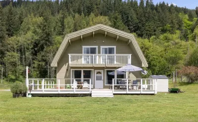 Mt Rainier,BestHome to Stay!4Bedroom_2Bath_Sleeps10,AC,Hot Tub,Car,RV Parking, Hotels near Mount Rainier National Park