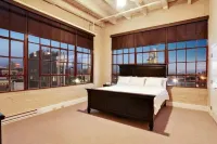 Luxurious Downtown Condo w/ Panoramic City Views and Free Secure Onsite Parking.
