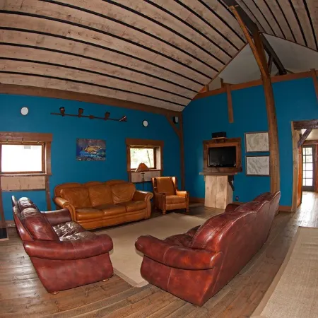 The Combat Fisherman. Entire house. One block to the Beaverhead. Walk to bars/fo