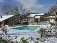 House with pool. Idyllic setting in hills near Lucca and coast WiFi Aircon - 3-Star