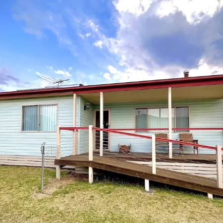 'Avalon' - Small group or family getaway