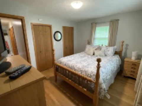 Vacation rental in quiet neighborhood 6 miles to Lake Cumberland!