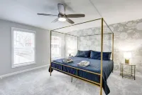 Beautiful Home w/ Private Yard! Walkable to Markets, Coffee Shops & More! Hotels in Lancaster