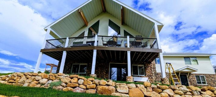 Golf Course Lakehouse with fantastic views of the lake, mountains & golf course. Hotels in Garden