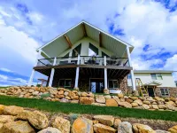 Golf Course Lakehouse with fantastic views of the lake, mountains & golf course. - 3 tähden