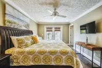 right next to beach 4-bed 4-bath home sleeps 16+ 10 steps to pool game room Hotels in Lower Grand Lagoon