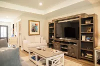 The 15th Fairway Cottage - water view close to beach & downtown Ocean Springs!