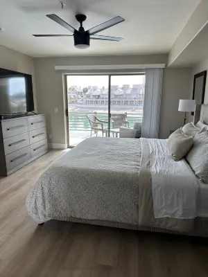 Newly Remodeled - Waterfront 2x2 Condo - Walk to Bridge/Beach/Bars/Restaurants