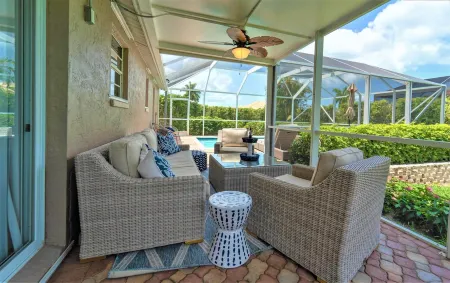 New Renovation-3BR Beach House with Stunning Pool Отели рядом с достопримечательностью «Парк Каксамбас Бот»