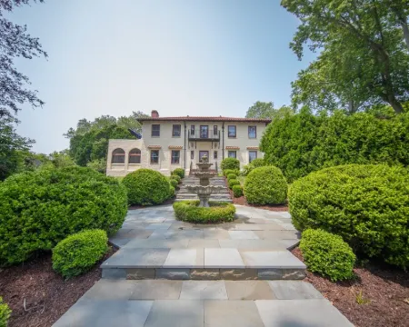 Beautiful home near Ocean Beach Park. 新倫敦酒店