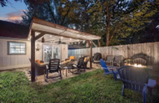 Family Retreat - Jetted Bathtub - Next to park with Pool, Tennis, & Playground! Hotels in Leander